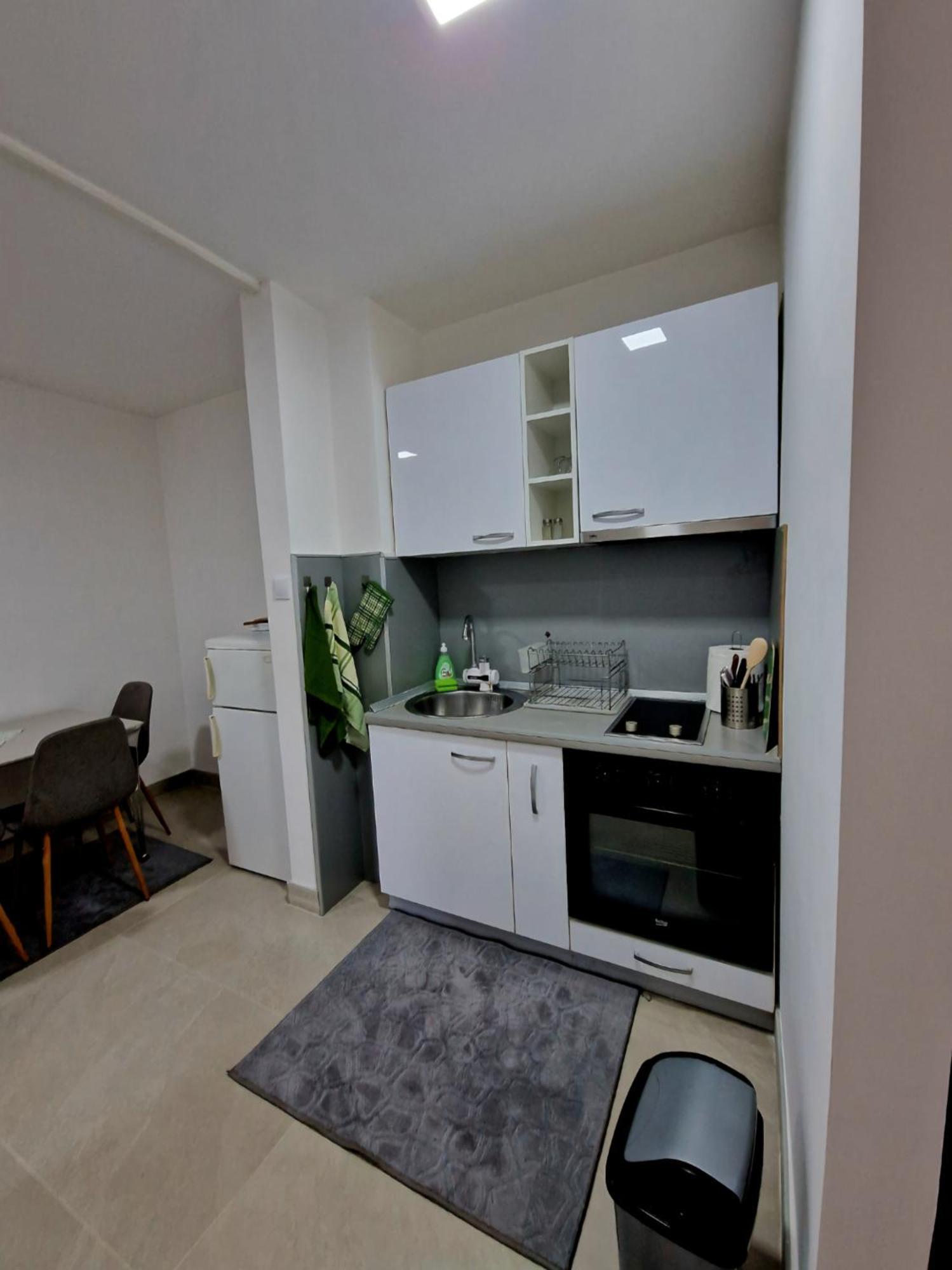 Infinity Apartment & Free Wifi & Free Parking SJJ Exteriör bild