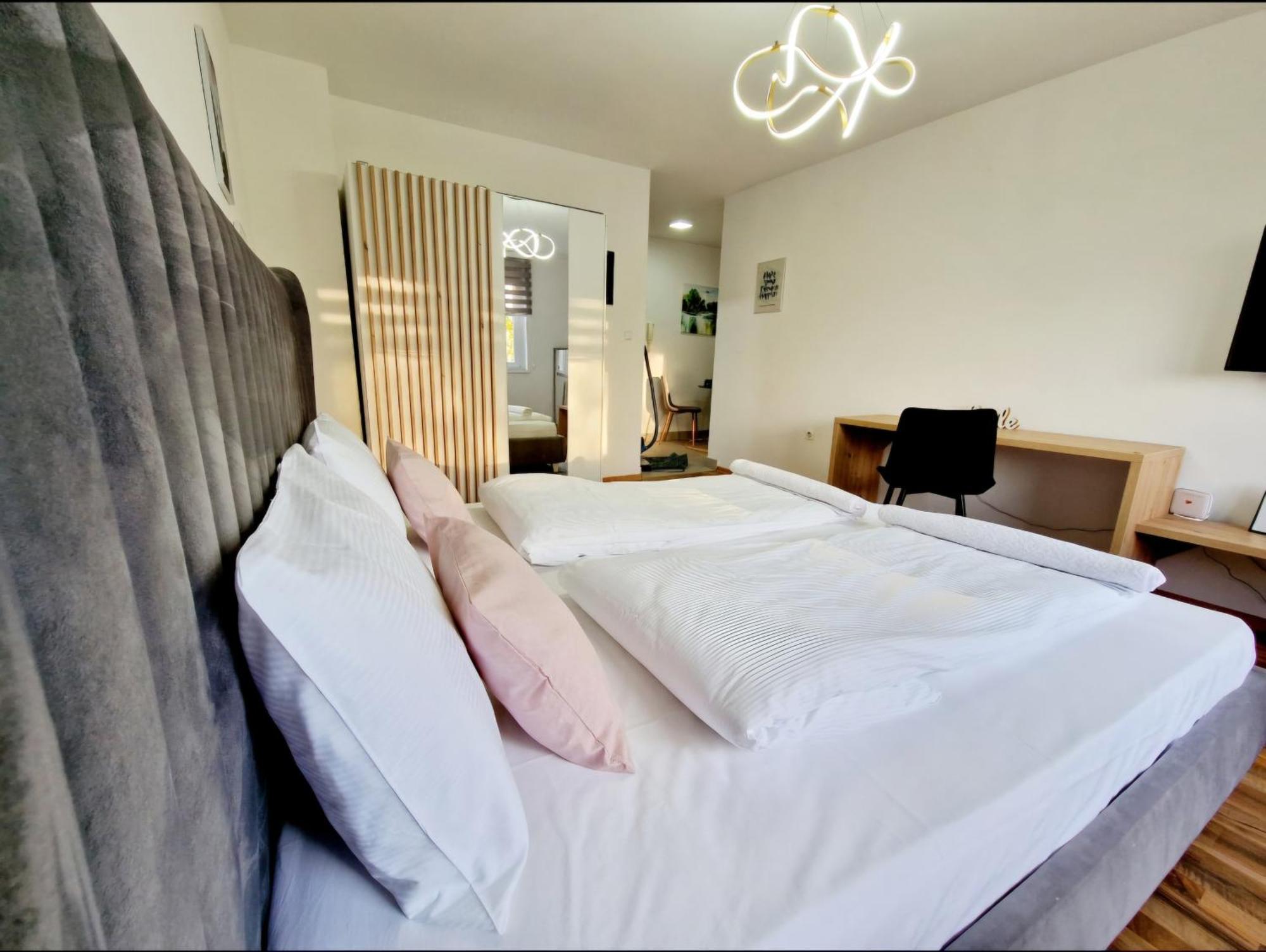 Infinity Apartment & Free Wifi & Free Parking SJJ Exteriör bild