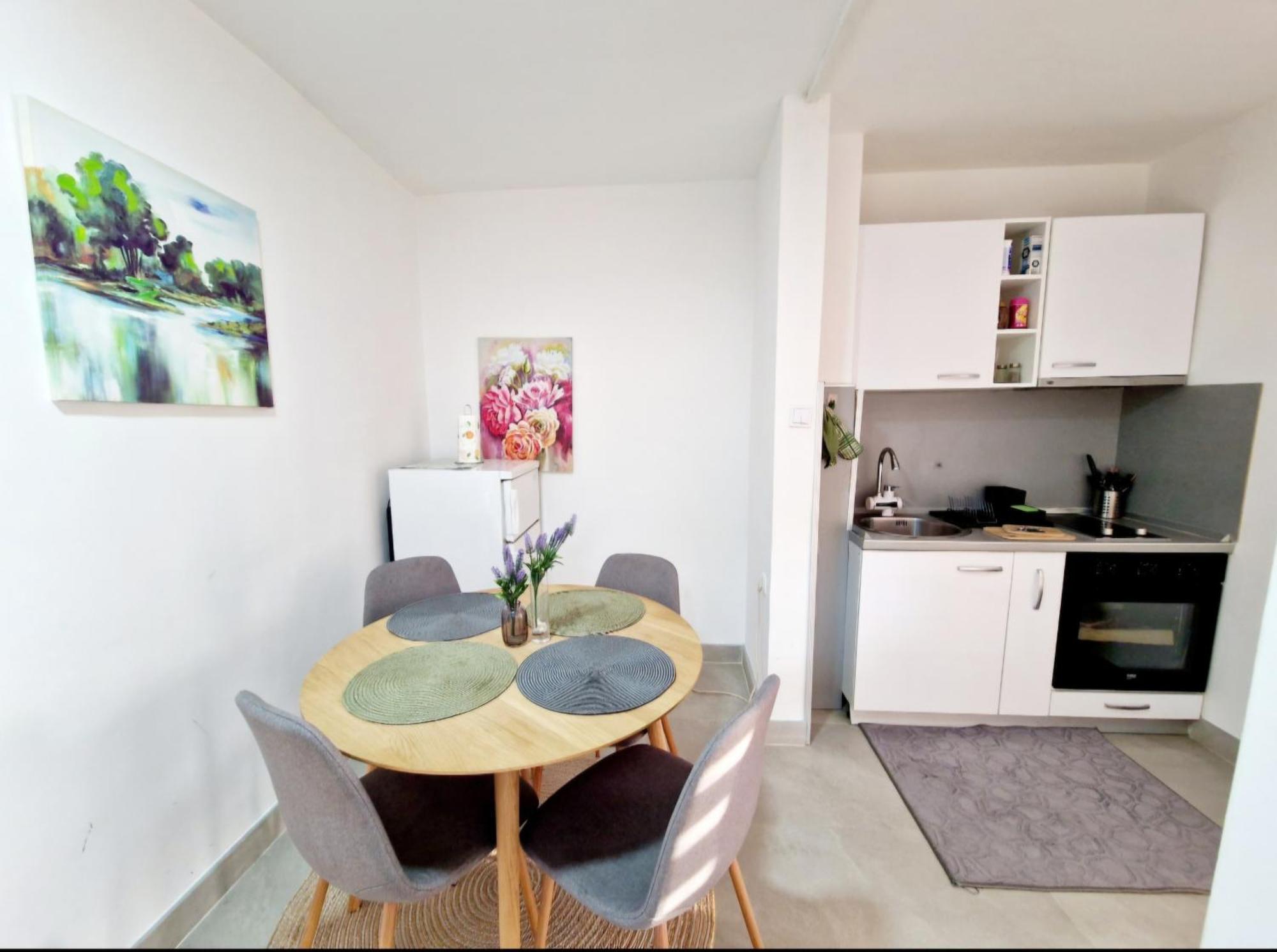Infinity Apartment & Free Wifi & Free Parking SJJ Exteriör bild